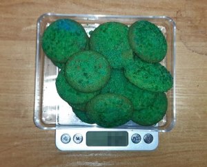 zielone ciasteczka na wadze