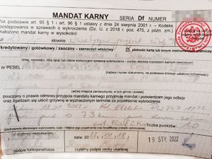 wypisany formularz mandatu w wysokości 2500 złotych