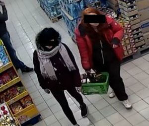 dwie kobiety w sklepie