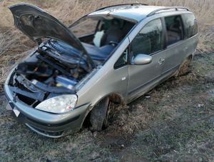 samochód marki Ford Galaxy po zdarzeniu w Chlewiskach