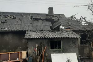 spalona część domu w wyniku pożaru