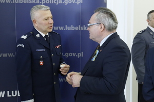 Komendant Wojewódzki Policji w Lublinie składa życzenia Wicemarszałkowi Województwa Lubelskiego Zbigniewowi Wojciechowskiemu.
