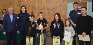 Szkoła Podstawowa w Orchówku podczas wręczania nagród