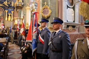 poczet sztandarowy podczas mszy świętej