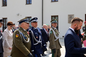 uczestnicy obchodów puczestnicy obchodów podczas przemarszuodczas przemarszu