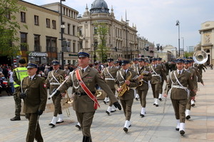 uczestnicy obchodów puczestnicy obchodów podczas przemarszuodczas przemarszu