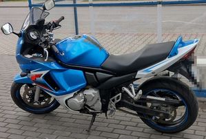 niebieski motocykl