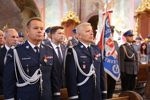 policjanci podczas mszy w katedrze