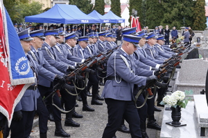 Salwa honorowa wykonana przez funkcjonariusz kompanii honorowej Komendy Wojewódzkiej Policji w Lublinie.