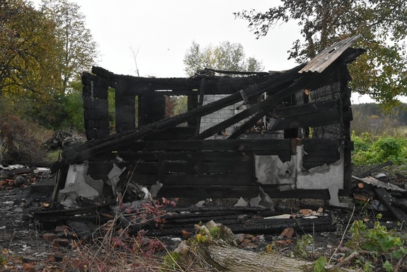 fragment spalonego domu