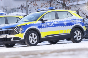Nowy radiowóz marki Kia Sportage z napisami policja.