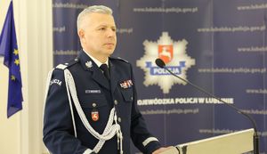 Nadinsp. Artur Bielecki Komendant Wojewódzki Policji w Lublinie wypowiada słowa Roty Ślubowania.