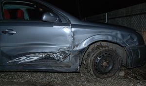 Uszkodzenia prawej przedniej części samochodu marki Opel Vectra
