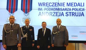 puławscy policjanci z ministrem i komendantem głównym