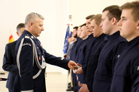 Komendant Wojewódzki Policji w Lublinie wręcza odznaki policyjne