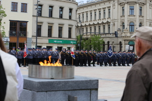 służby mundurowe oraz przedstawiciele na placu