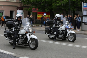motocykliści przed Katedrą