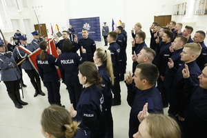 Nowi policjanci ślubują na Sztandar Komendy Wojewódzkiej Policji w Lublinie.