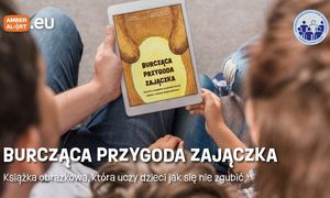 obrazek na którym rodzic trzyma z dzieckiem książeczkę: Burcząca przygoda zajączka. Powyżej po lewej stronie znajduje się logo amber alert, a po prawej logo Centrum Poszukiwań Osób Zaginionych KGP. Poniżej na środku widoczny jest biały napis: Burcząca Przygoda Zajączka. Książka obrazkowa, która uczy dzieci jak się nie zgubić.&quot;