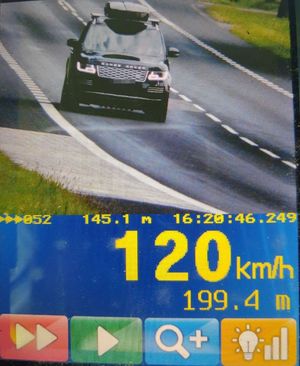 zdjęcie pomiaru prędkości pojazdu jadącego z prędkością 120km/h