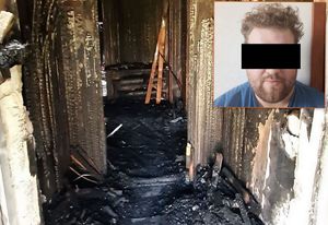 Na zdjęciu widzimy spalone mieszkanie oraz zatrzymanego mężczyznę