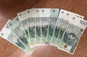 10 banknotów po 100 złotych
