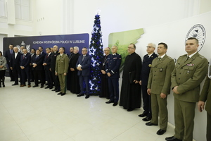 Przedstawiciele kierownictwa służb mundurowych województwa lubelskiego, dostojnicy kościoła katolickiego i cerkwi prawosławnej, przedstawiciele władz rządowych, samorządowych
