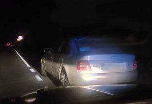 Audi na drodze podczas zatrzymania do kontroli