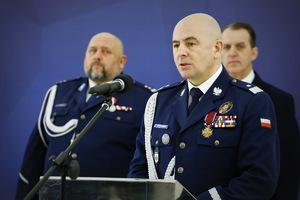 Zastępca Komendanta Głównego Policji nadinspektor dr Rafał Kochańczyk zwracając się zgromadzonych gości.