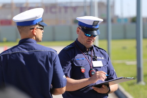 policjanci drogówki podczas konkursu