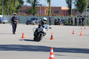 policjanci drogówki podczas konkursu