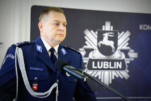 Komendant Wojewódzki Policji w Lublinie gratuluje nowym funkcjonariuszom wstąpienia w szeregi policji.