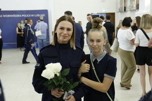 Policjantka z rodziną.