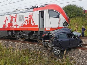 wypadek kolejowy z udziałem osobówki