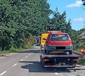 samochód 42-latki znajdujący się na lawecie