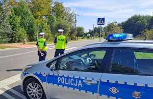 patrol drogówki podczas działań na drodze