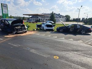 wypadek z udziałem 4 pojazdów