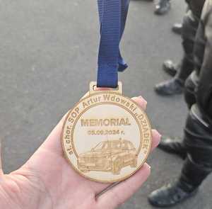 medal w ręku