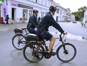 policjanci na rowerach