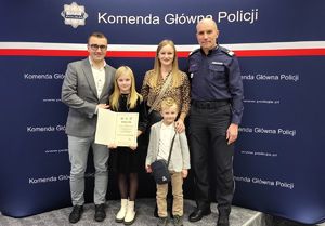 wspólne zdjęcie uczestników gali z Zastępcą Komendanta Głównego Policji Pan nadinsp. Roman Kuster