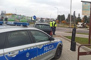 policjanci podczas akcji na drogach