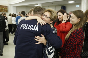 Policjant z rodziną.