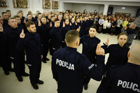 Nowi policjanci ślubują na Sztandar Komendy Wojewódzkiej Policji w Lublinie.