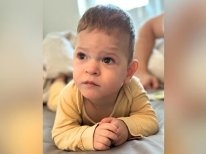 leżące małe dziecko