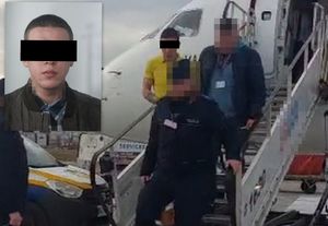 kolaż zdjęć przedstawiający zatrzymanego mężczyznę i prowadzących go z samolotu policjantów