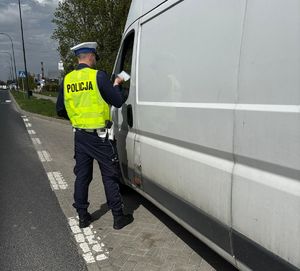 policyjna kontrola ciężarówek i busów