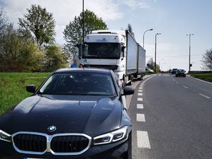 policyjna kontrola ciężarówek i busów