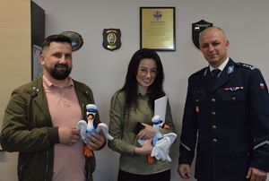 małżeństwo z podziękowaniami od komendanta Artura Deryło