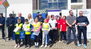 zwycięska drużyna i organizatorzy turnieju