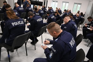 policjanci podczas egzaminu